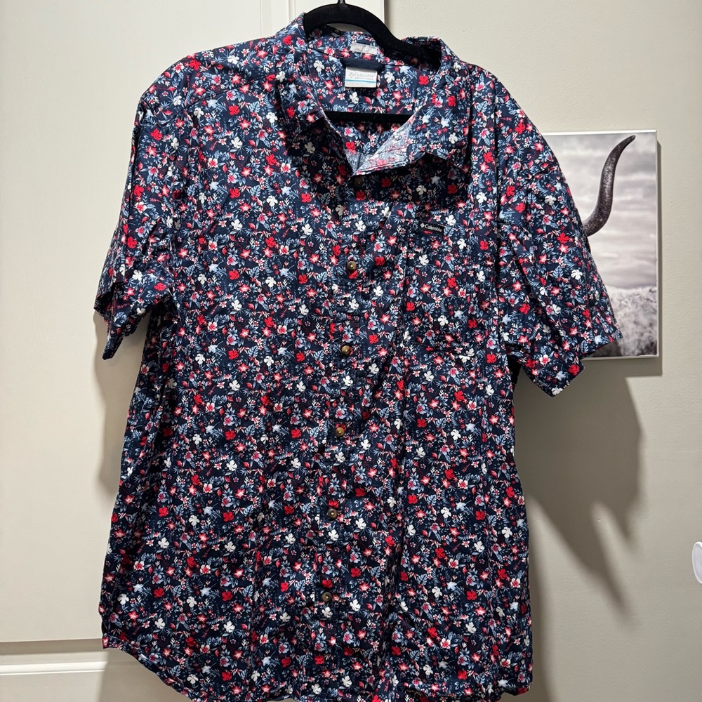 Columbia regular fit button down short sleeve. XXL